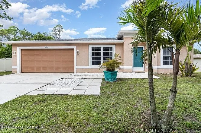 3 bed, 2.0 bath, 1188 sqft, $1,530 — Photo 2