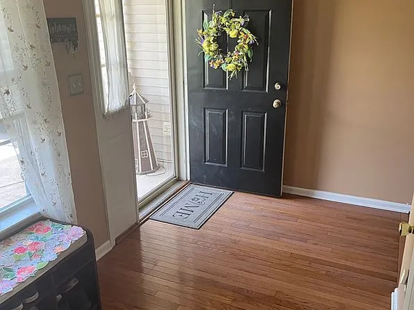 110 Fox Hollow Dr, Drums, PA 18222