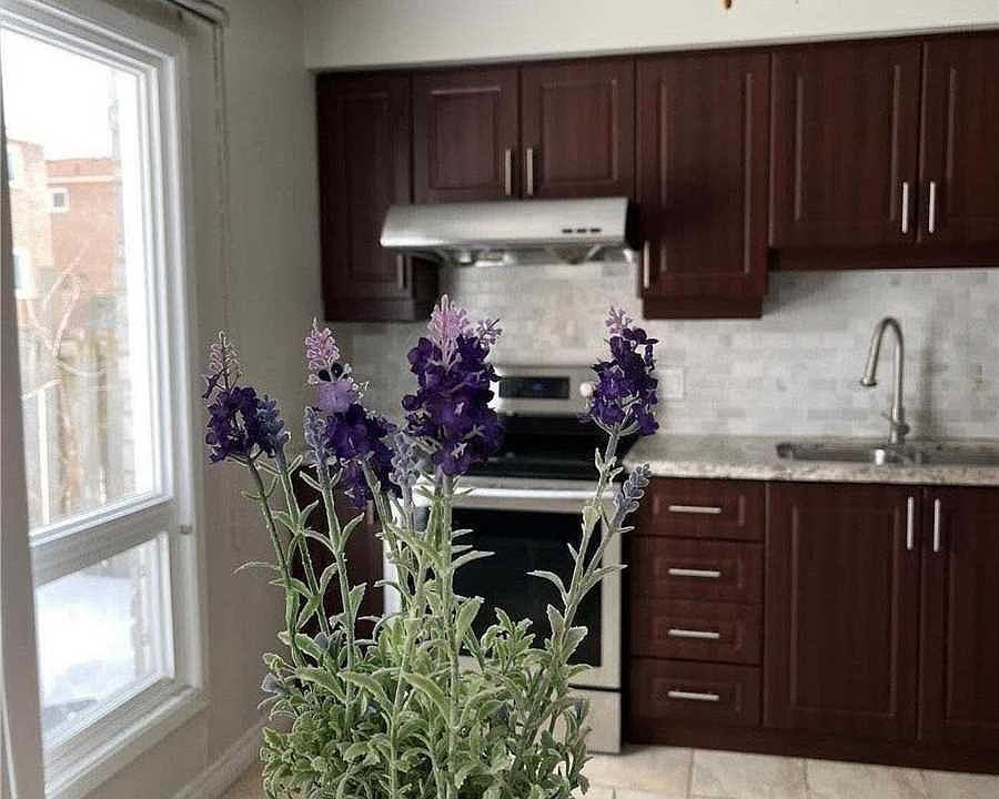 2nd image of 114 Mercer Cres