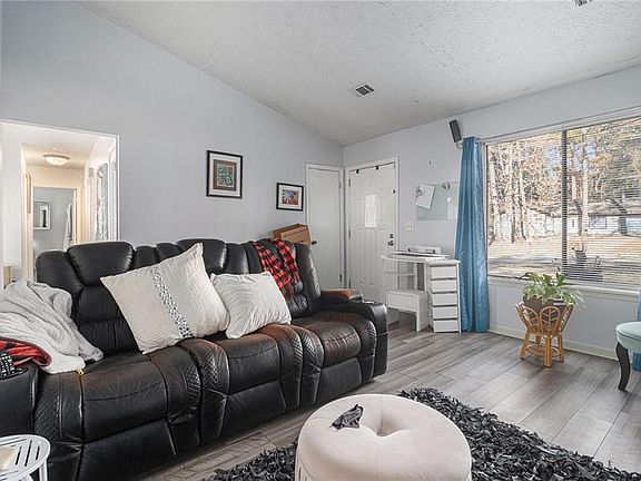 5th image of 190 Kipling Way