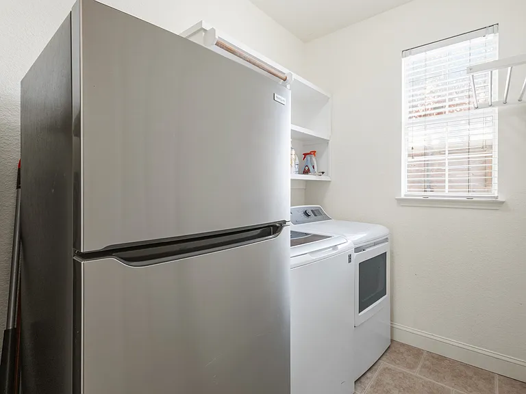 724 Pine Lakes Dr — Photo 18