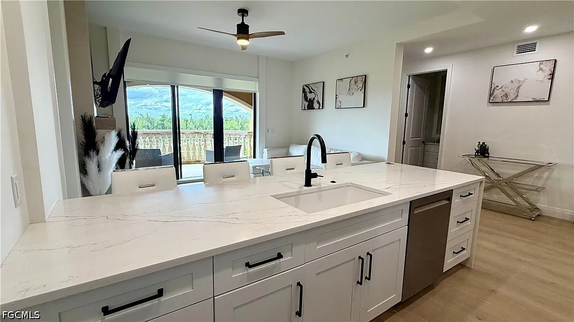2 bed, 2.0 bath, 1323 sqft, $3,295 — Photo 2