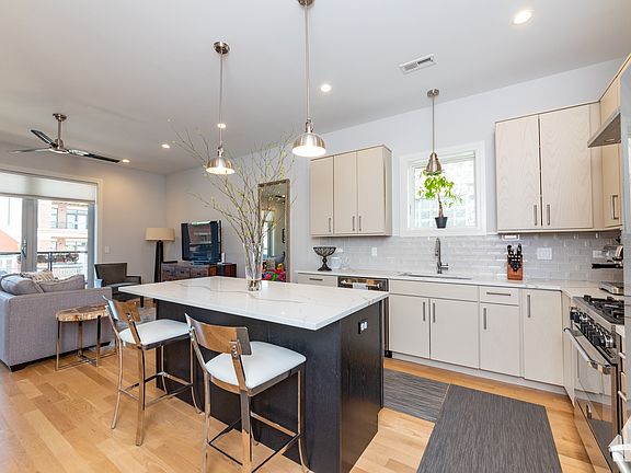 3rd image of 3049 N Clybourn Ave #2
