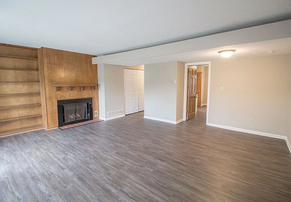 1201 N Old Highway 63 #107