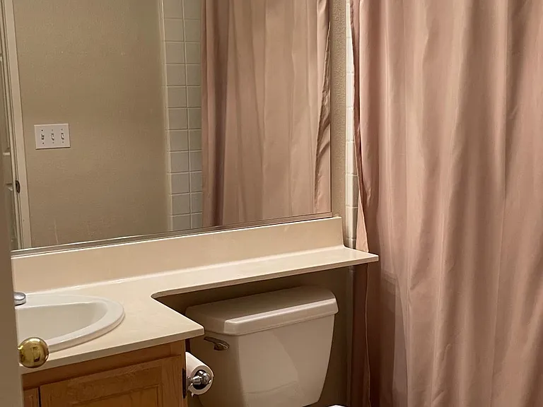 Full bathroom in the hallway.