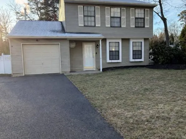 142 Saint Moritz Dr, Sicklerville, NJ 08081