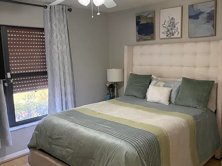 145 SE Fallon Dr — Photo 2