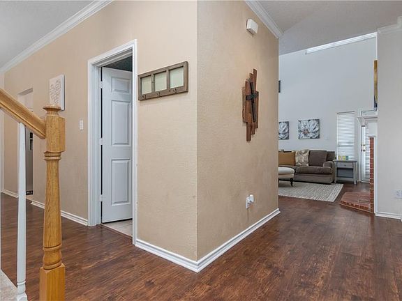 4th image of 1700 Castle Rock Dr