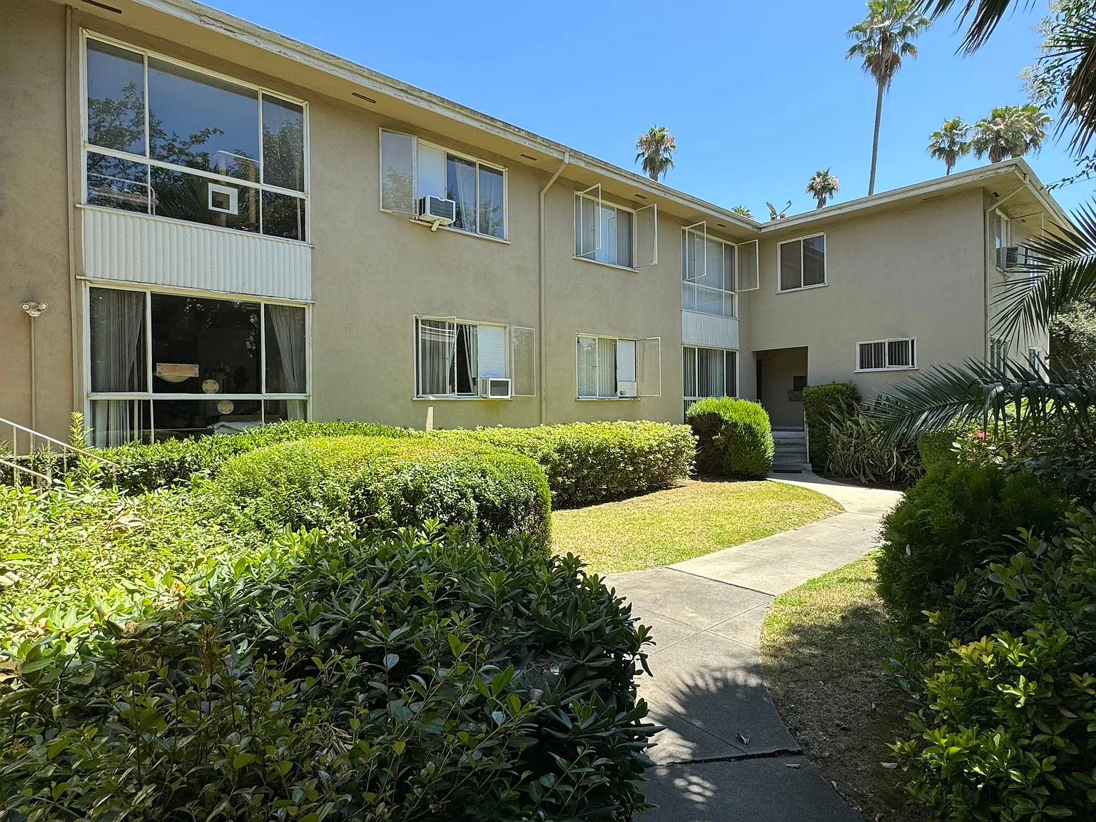 350 Pasadena Ave — Photo 3
