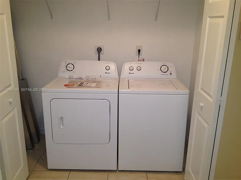 841 NW 10th St — Photo 10