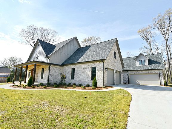 2nd image of 138 Ridge Oak Ln