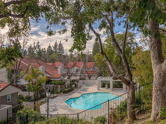 4th image of 408 N Via Colinas