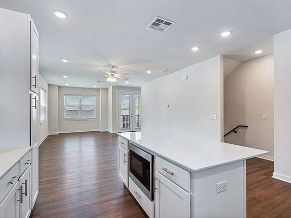 3rd image of 605 N Whitham Ave #605-1