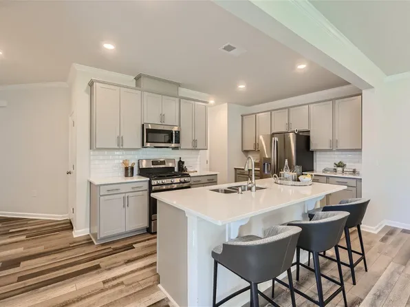 6017 Shade Tree Ln, Morrisville, NC 27560