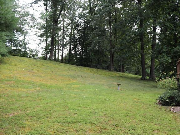 5th image of 65 Woodstock Ln