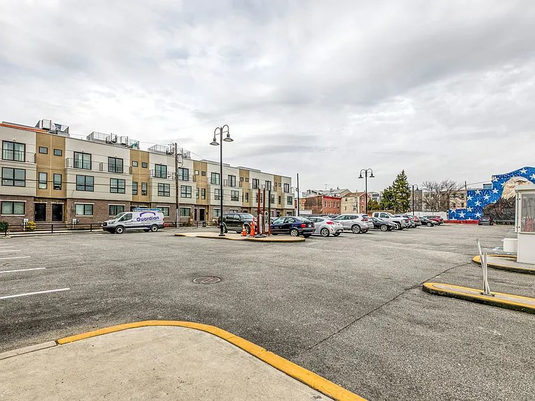 Brand New Luxury Apartments — Photo 3