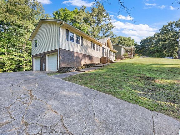 3rd image of 636 Madeira Cir