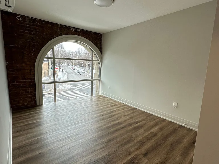 837 King St E #201 — Photo 13
