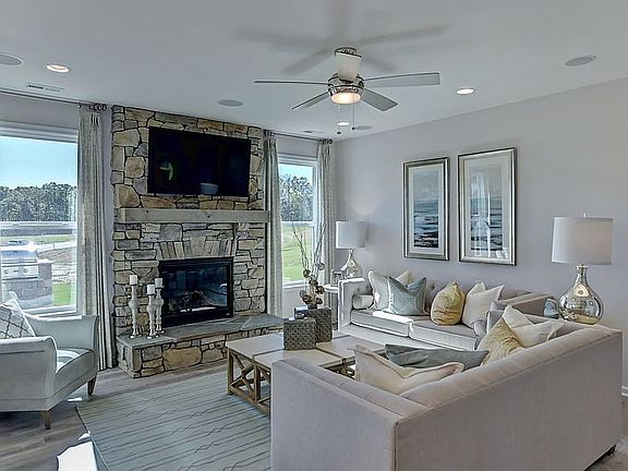 4th image of 190 Winterberry St