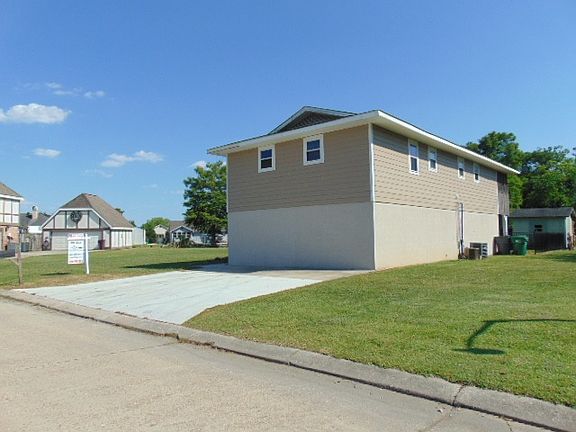2nd image of 1006 Claire Dr