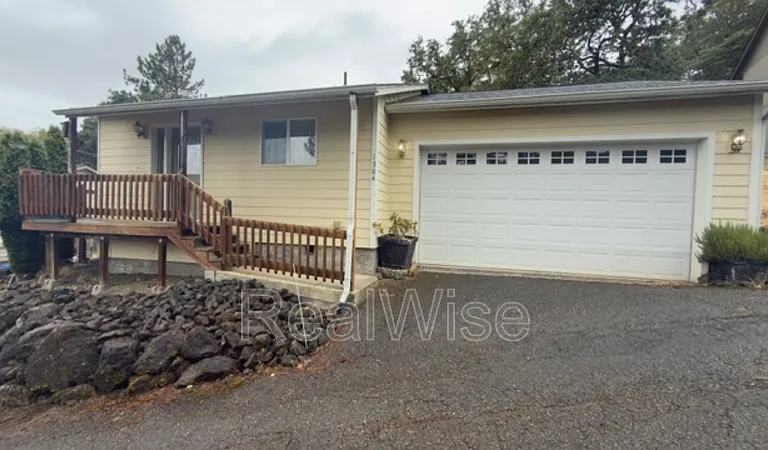1384 NE Ridge Ave — Photo 1