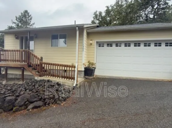 1384 NE Ridge Ave, Roseburg, OR 97470
