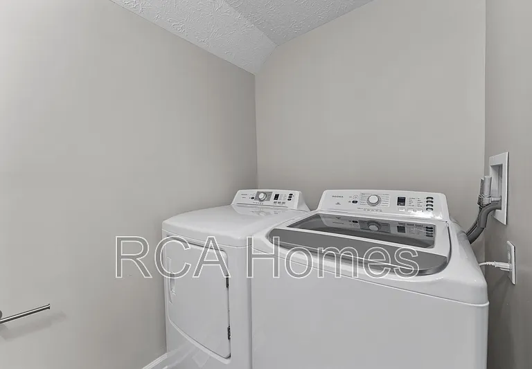 2912 N Kenwood Ave #N — Photo 7