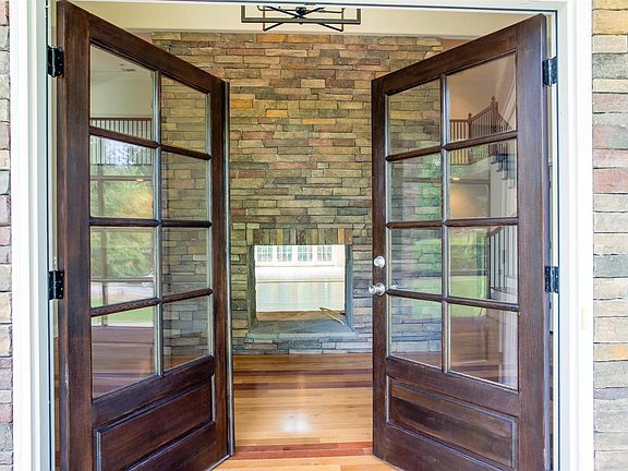 2nd image of 6 Country Squire Ct