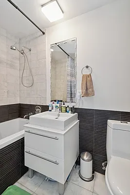 Rented by SERHANT. | media 25