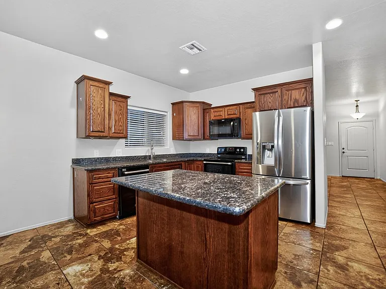 2523 S 41st Ave — Photo 3