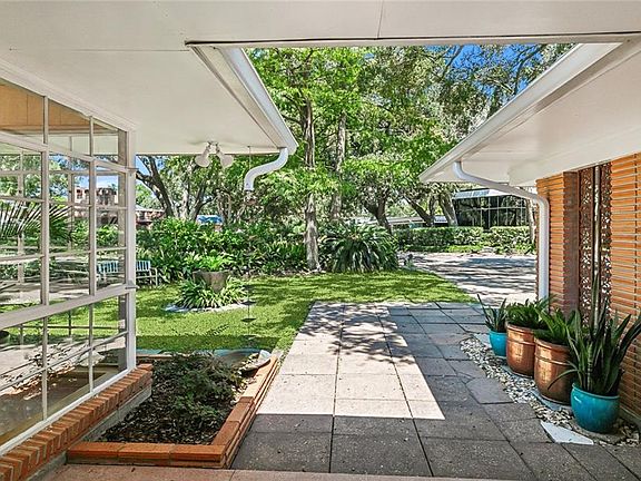 3rd image of 12 Park Island Dr