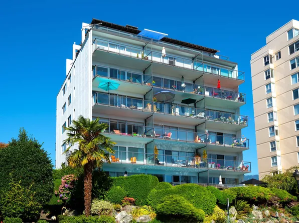1845 Bellevue Ave #303, West Vancouver, BC V7V 1B2