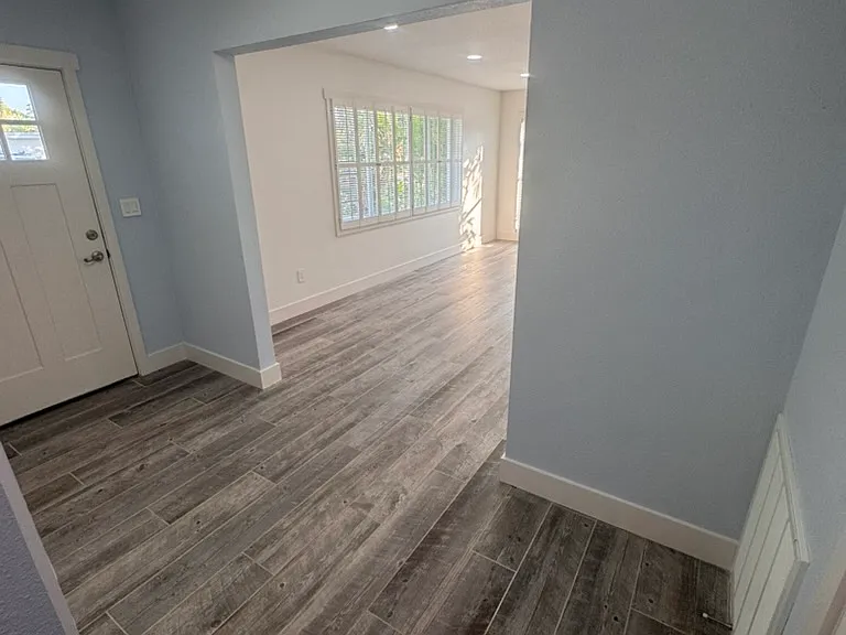 2215 W Vina Del Mar Blvd — Photo 9