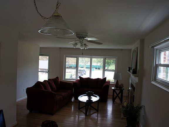 4th image of 18635 Crestwood Dr
