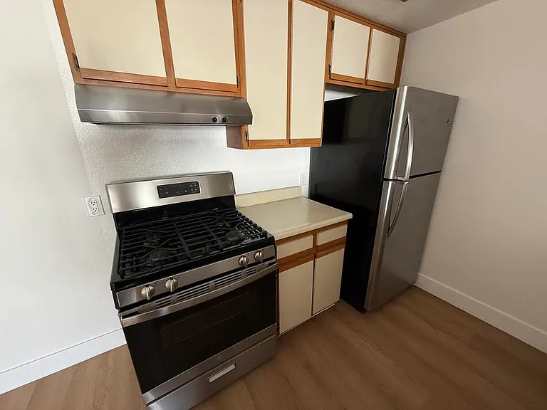 1321 N Vista St #302 — Photo 3