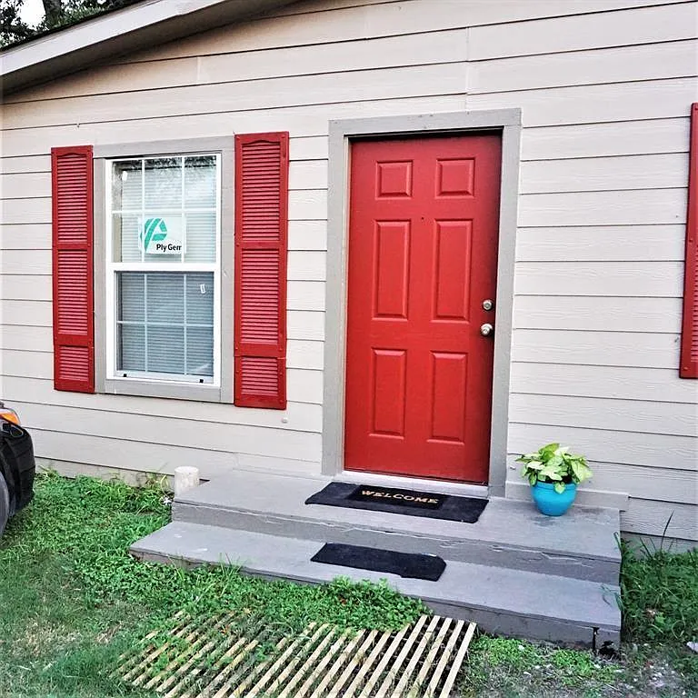2 bed, 1.0 bath, 650 sqft, $1,050 — Photo 1