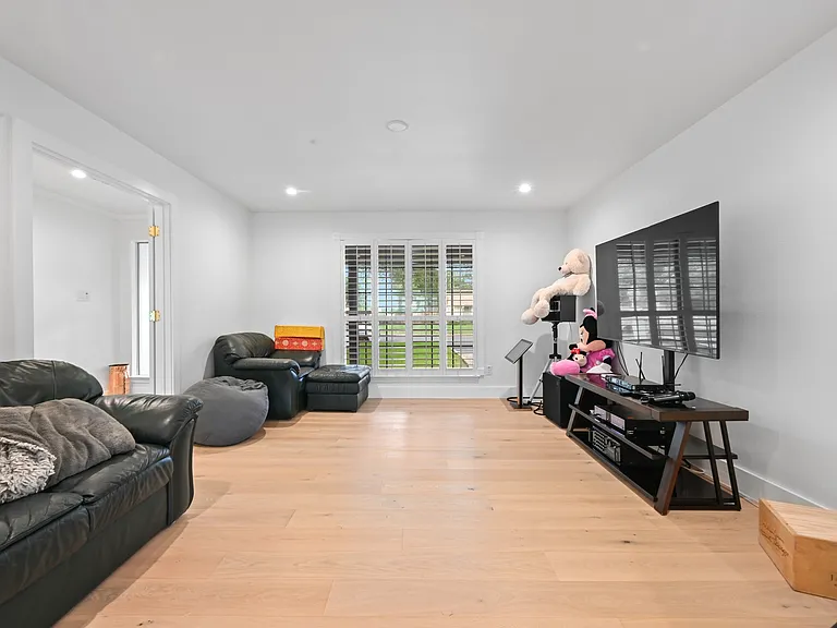 4805 Greystone Dr — Photo 7