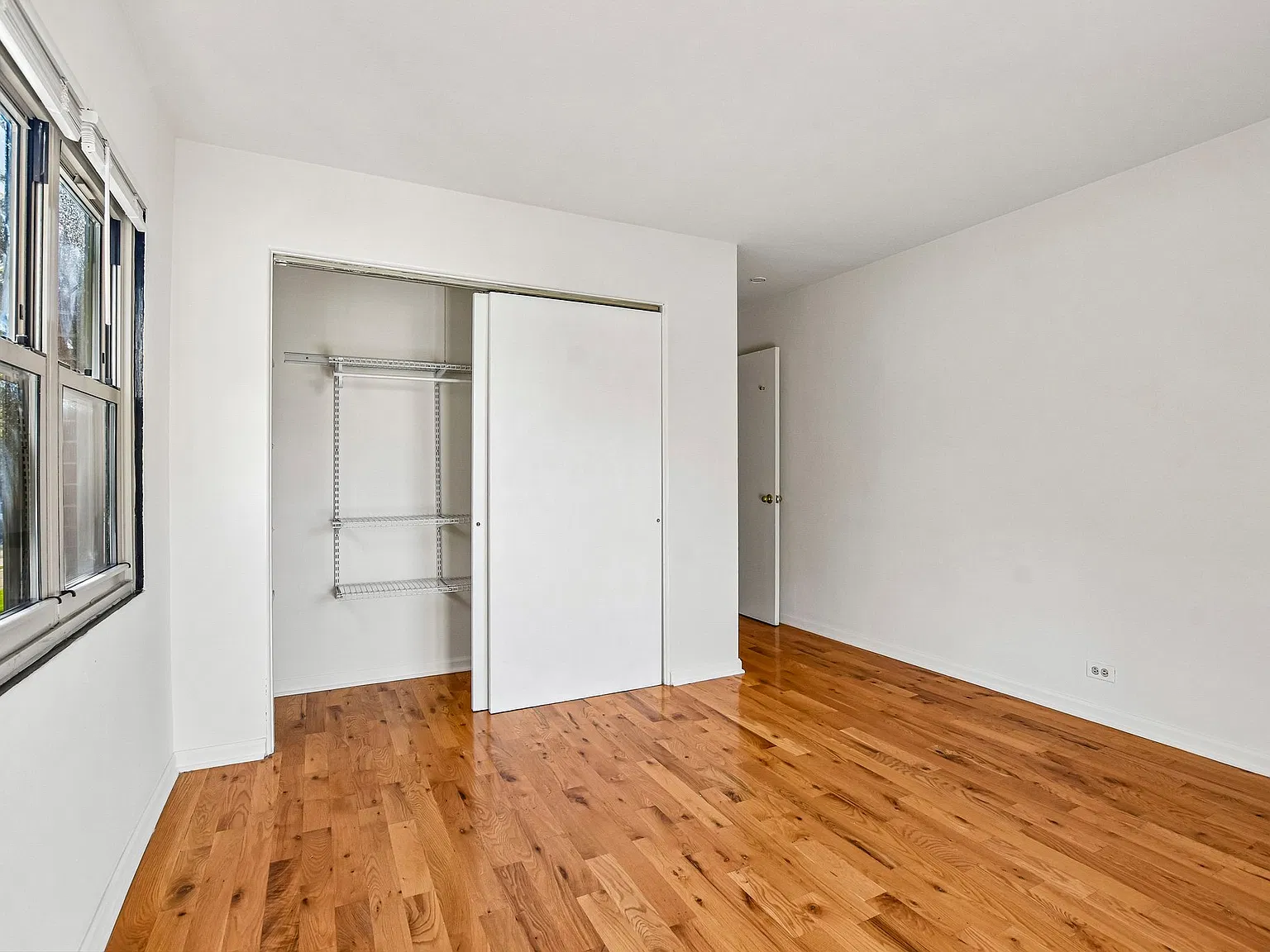 817 Seward Street — Photo 3