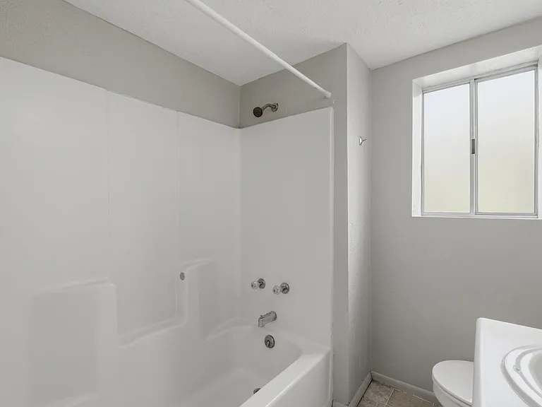 Jefferson Avenue Apartments — Photo 26