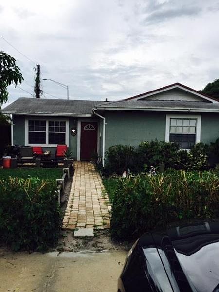 1st image of 75 1st St