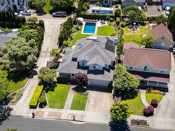 5th image of 1321 Darling Street