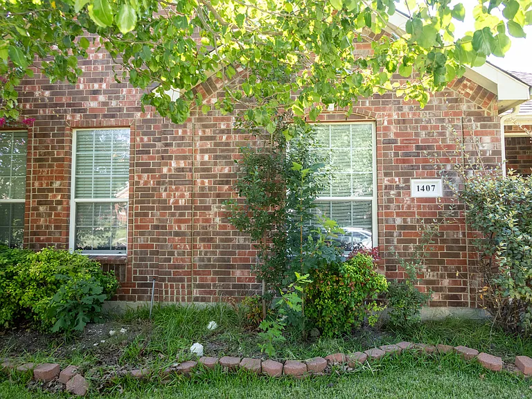 1407 Hazelwood Dr — Photo 31