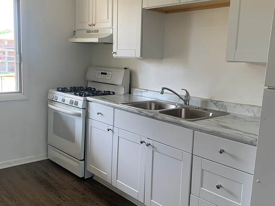 2105 Gideon Ave #7