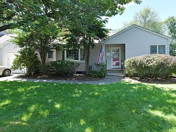 5th image of 157 Canterbury Dr