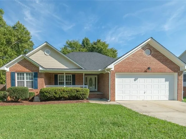 2103 Forest Edge Dr, Greensboro, NC 27406