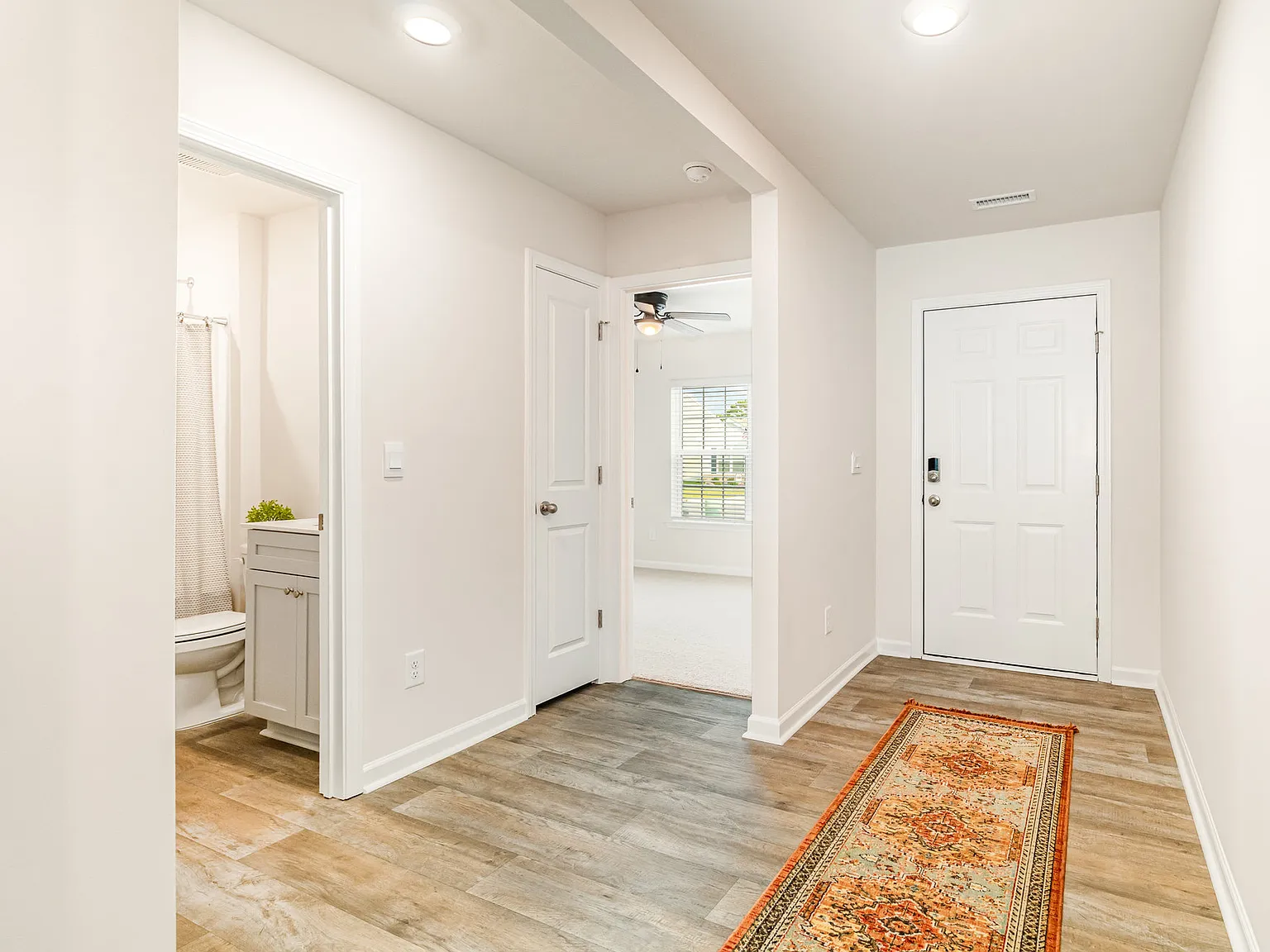 3 bed, 1618 sqft, $2,100 — Photo 2