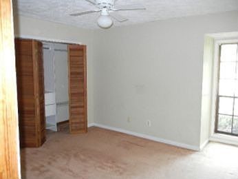 4th image of 5 Barberry Dr