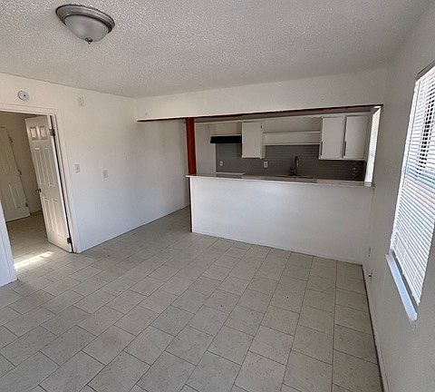 3rd image of 306 E Dunn Ave