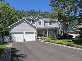 12 Ginger Bread Rd, Kings Park, NY 11754