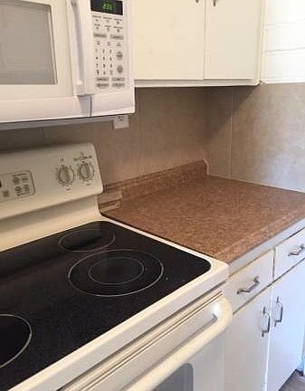2nd image of 921 W Cheryl Dr APT 8